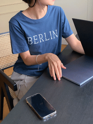 베를린 레터링 티셔츠